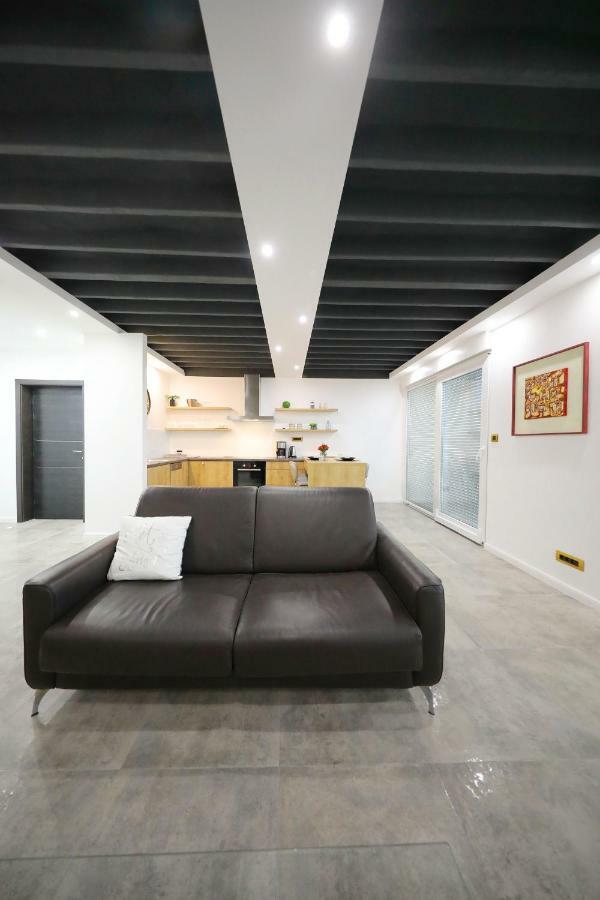 Harbour Sea View Apartment *