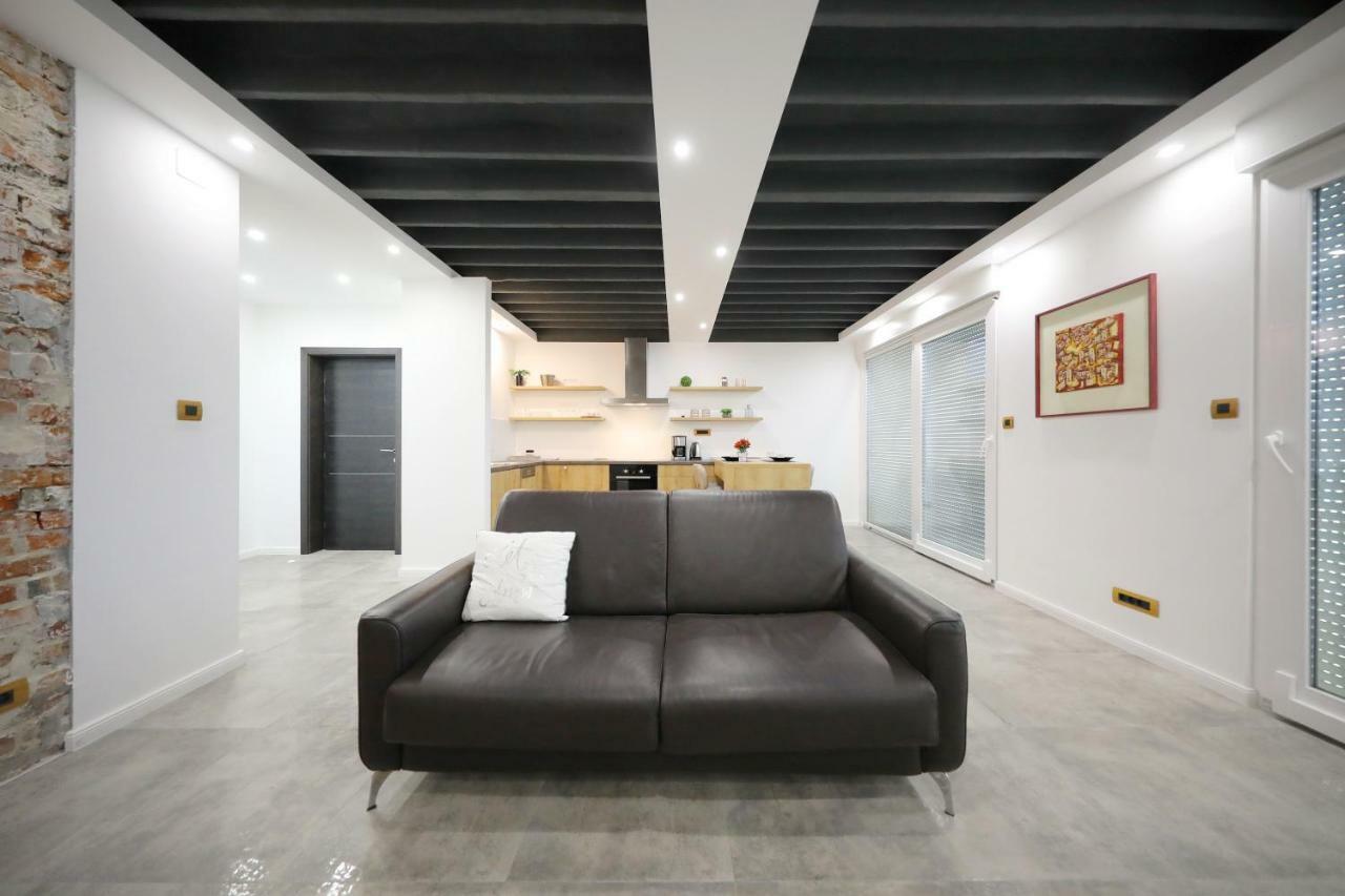 Harbour Sea View Apartment *