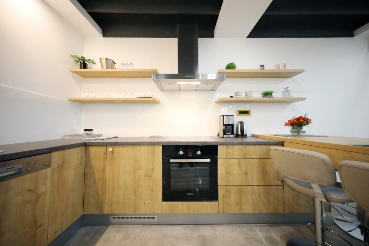Harbour Sea View Apartment *
